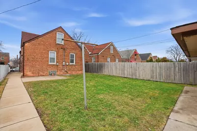 10941 S Avenue C, Chicago, IL 60617 - Photo 16
