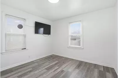 10941 S Avenue C, Chicago, IL 60617 - Photo 14