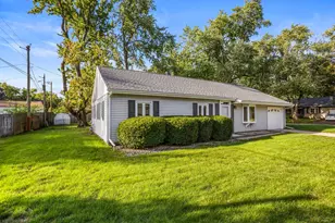 2903 Sangamon Dr, Champaign, IL 61821 - Photo 2
