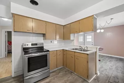 1031 Glenwood Avenue, Waukegan, IL 60085 - Photo 8