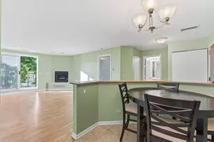 815 Leicester Rd, Elk Grove Village, IL 60007 - Photo 10