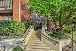 815 Leicester Rd, Elk Grove Village, IL 60007 - Photo 2