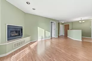 815 Leicester Rd, Elk Grove Village, IL 60007 - Photo 12