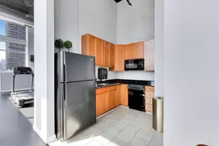 230 W Division St, Chicago, IL 60610 - Photo 28