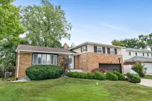661 Winston Dr, Melrose Park, IL 60160 - Photo 1