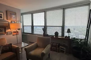 1560 N Sandburg Terrace, Chicago, IL 60610 - Photo 8