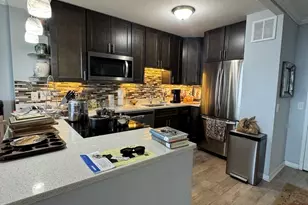 1560 N Sandburg Terrace, Chicago, IL 60610 - Photo 4