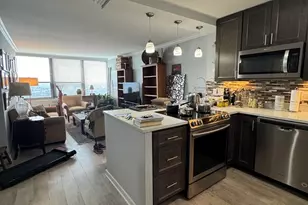 1560 N Sandburg Terrace, Chicago, IL 60610 - Photo 2