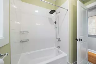 2150 W Ainslie St, Chicago, IL 60625 - Photo 16