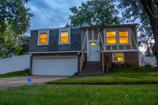 1429 N Green Meadows Blvd, Streamwood, IL 60107 - Photo 2