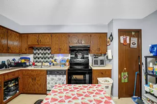 214 Madison St, Joliet, IL 60435 - Photo 8