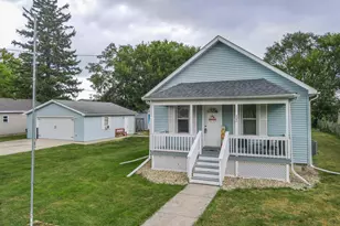 202 N Cedar St, Gardner, IL 60424 - Photo 1