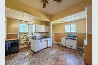 2105 Dewitt Avenue, Mattoon, IL 61938 - Photo 10