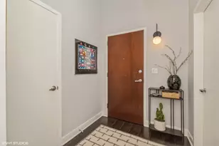 740 W Fulton St, Chicago, IL 60661 - Photo 2