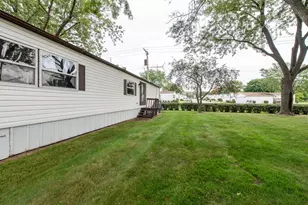 785 Hillcrest Ave, Park City, IL 60085 - Photo 24