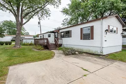 785 Hillcrest Avenue, Park City, IL 60085 - Photo 1