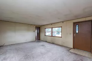 785 Hillcrest Ave, Park City, IL 60085 - Photo 4