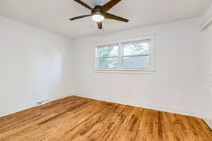 235 W 43rd St, Chicago, IL 60609 - Photo 8