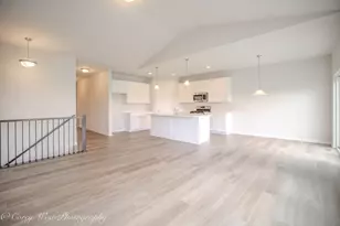 330 N Aspen Dr, Cortland, IL 60112 - Photo 14