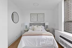 1355 N Sandburg Terrace, Chicago, IL 60610 - Photo 18