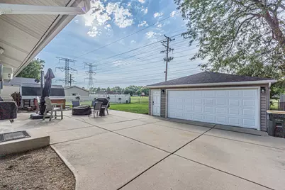 224 Redwood Avenue, Elk Grove Village, IL 60007 - Photo 18