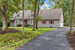22 Bruce Cir N, Hawthorn Woods, IL 60047 - Photo 1