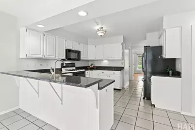 22 Bruce Circle N, Hawthorn Woods, IL 60047 - Photo 8