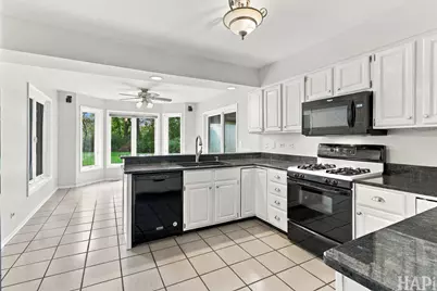 22 Bruce Circle N, Hawthorn Woods, IL 60047 - Photo 6