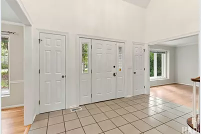 22 Bruce Circle N, Hawthorn Woods, IL 60047 - Photo 2