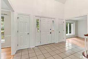 22 Bruce Cir N, Hawthorn Woods, IL 60047 - Photo 2