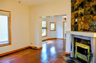1037 N 8th St, Springfield, IL 62702 - Photo 2