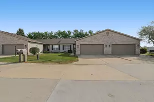 512 Stonecrest Dr, Savoy, IL 61874 - Photo 2