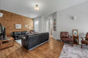 116 W Locust St, Bloomington, IL 61701 - Photo 6