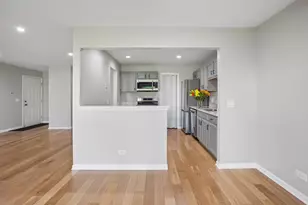5 Aberdeen Ct, Schaumburg, IL 60194 - Photo 4