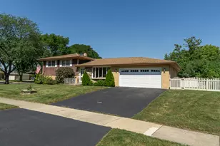 1101 N Millns Ln, Addison, IL 60101 - Photo 1