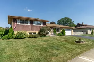 1101 N Millns Ln, Addison, IL 60101 - Photo 2