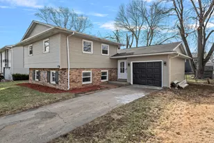 1747 E Barrington Ave, Decatur, IL 62526 - Photo 2