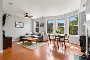 1338 W Addison St, Chicago, IL 60613 - Photo 2