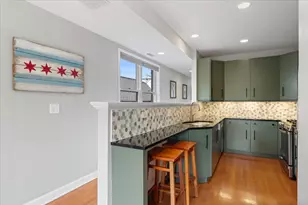 1338 W Addison St, Chicago, IL 60613 - Photo 8