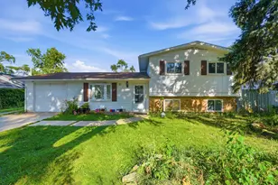116 S Pinecrest Rd, Bolingbrook, IL 60440 - Photo 1