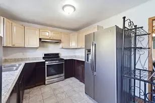 116 S Pinecrest Rd, Bolingbrook, IL 60440 - Photo 8