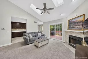 548 Silver Aspen Cir, Crystal Lake, IL 60014 - Photo 8