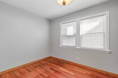 5128 W Ainslie Street, Chicago, IL 60630 - Photo 8
