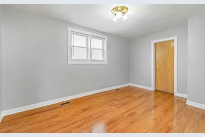 5128 W Ainslie Street, Chicago, IL 60630 - Photo 10