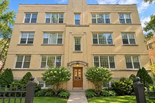 6257 N Mozart St, Chicago, IL 60659 - Photo 1