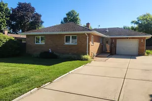 143 S Pleasant Ave, Bloomingdale, IL 60108 - Photo 1