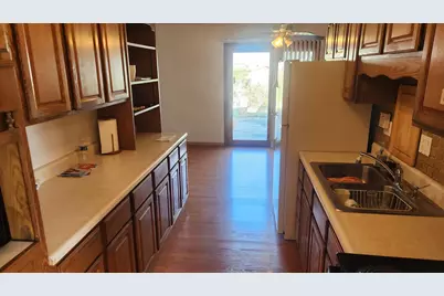 143 S Pleasant Avenue, Bloomingdale, IL 60108 - Photo 2