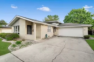 5911 W 125th Pl, Alsip, IL 60803 - Photo 2