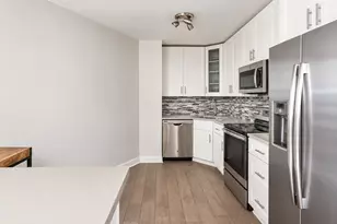 2626 N Lakeview Ave, Chicago, IL 60614 - Photo 10