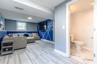 690 Macarthur Drive, Buffalo Grove, IL 60089 - Photo 20